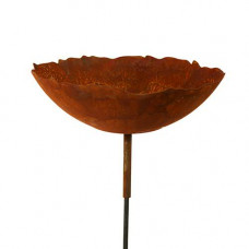 Platte schaal met een licht golvende rand op grondstang, roest design