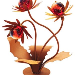 Decoratieve bloem madelief voorzien van drie glazen bloemen, roest design