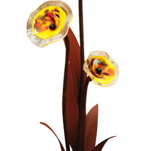 Decoratieve kelk bloem voorzien van drie glazen bloemen, roest design