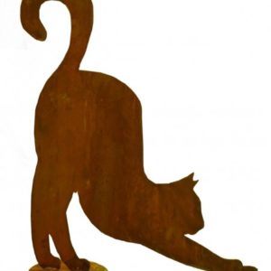 Decoratieve kat strekt zich uit, op plaat, roest design